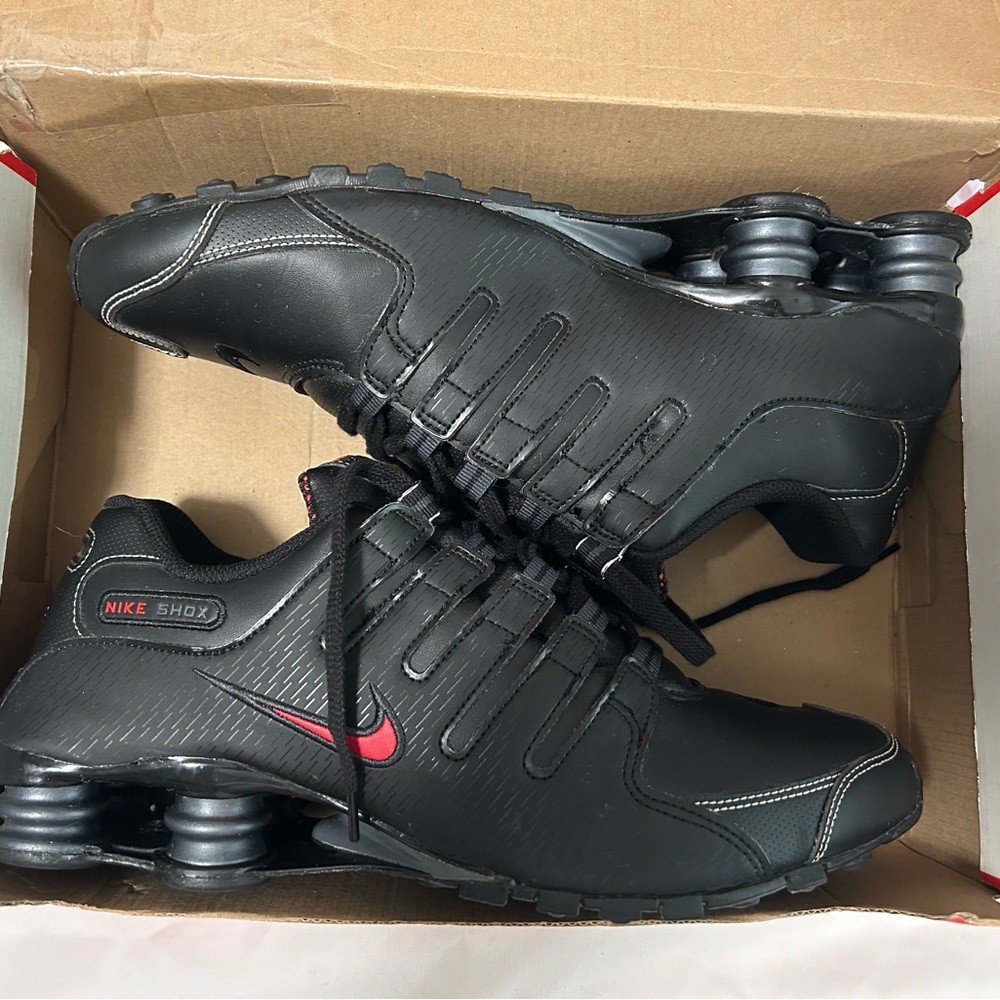 VNDS Men’s Nike Shox NZ sz 10 Black/Varsity Red 378341-017
